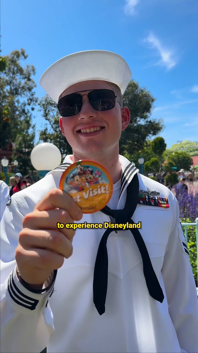 We were honored to host 100 Sailors and Marines in town for LA Fleet Week at Disneyland and thank them for their selfless service of our country! 🇺🇸🏰 #MilitaryAppreciationMonth #DisneySalutes