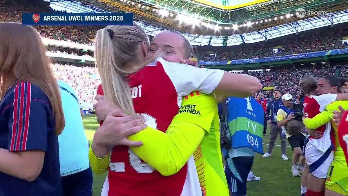 "The whole of England is beyond proud of them" 🫶 Emotional scenes as Arsenal are crowned European champions in Lisbon. 📺 TNT Sports &amp; discovery+ UK
