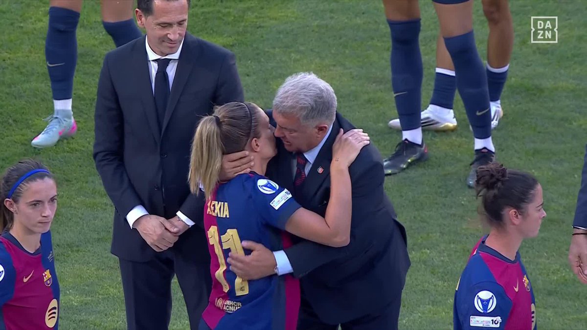 Laporta consolando a una Alexia y una Aitana completamente rotas 💔