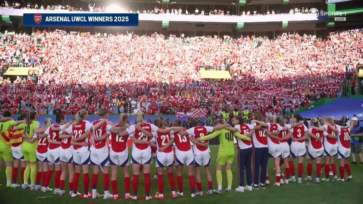 "North London forever" ❤️ A moment of unity between players and fans as Arsenal Women bask in European glory. 📺 TNT Sports & discovery+ UK