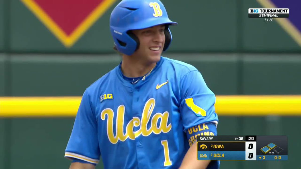 Roch you're a GENIUS 🧠 Yes, you heard that right. It's a BUNT DOUBLE‼️ #GoBruins // BTN