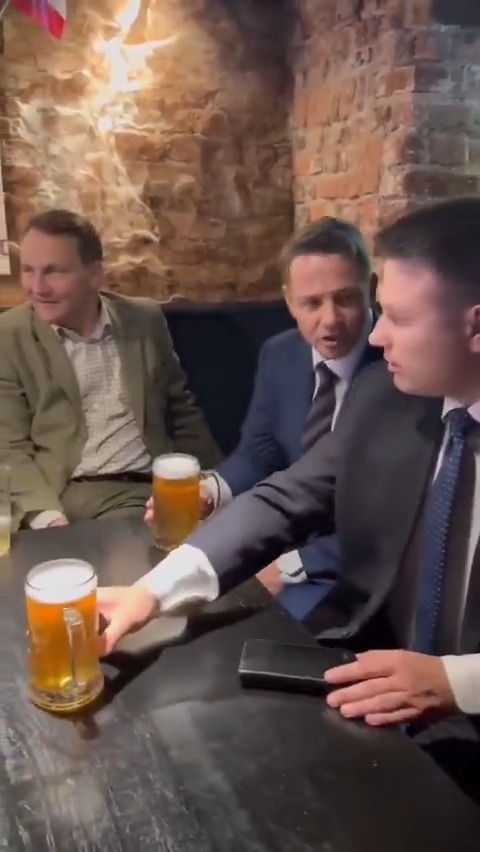 A ich przypadkiem nie było na tej tablicy klientów, których nie obsługują? 🤔