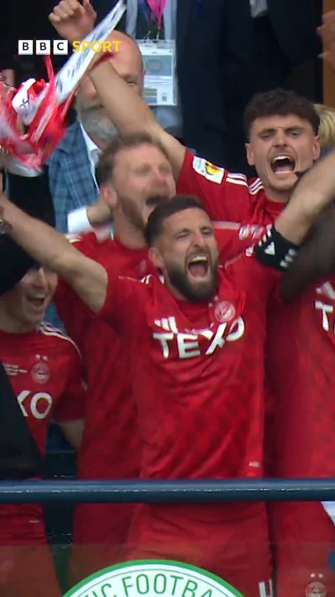One more time for the Dons fans before bed...🛌 Here's Graeme Shinnie lifting Aberdeen's first Scottish Cup in 35 years 🏆🥳 #BBCFootball #ScottishCup