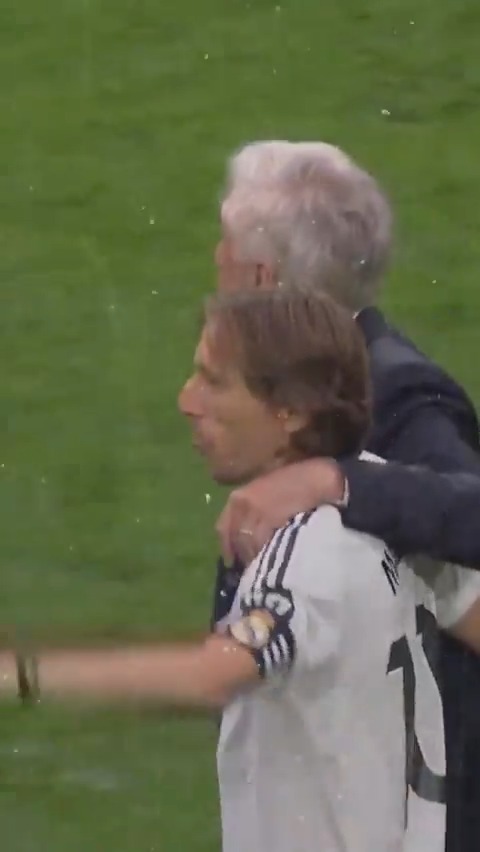 😢 Imágenes para el recuerdo... 💪 Entrenador y jugador, para la eternidad 👏👏 Hasta siempre, leyendas