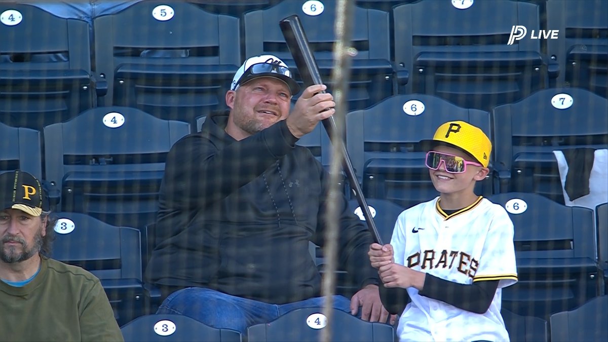 Oneil Cruz gives his bat to a young Pittsburgh Pirates fan after delivering a go-ahead RBI triple in the 7th inning 🫶