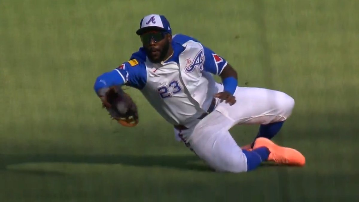 Michael Harris II lays out to rob Jackson Merrill of a hit! Andruw Jones approves 🫡