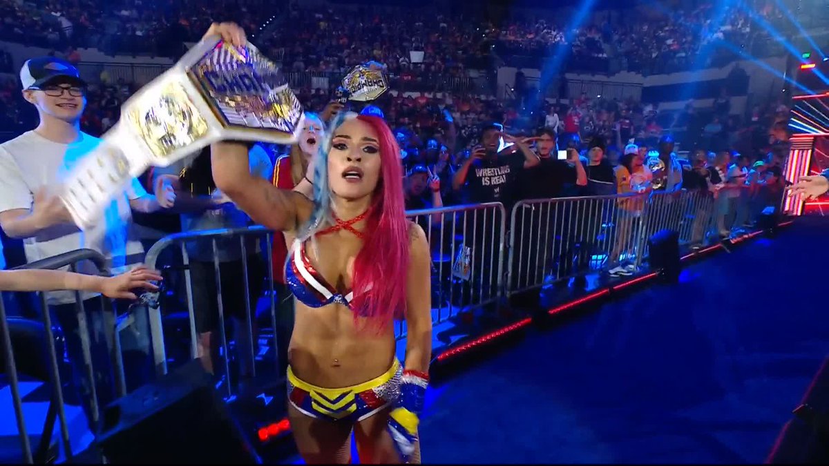 It's a bad night to be Chelsea Green... 😮💨 AND STILL your WOMEN's UNITED STATES CHAMPION: Zelina Vega! 🇺🇸🇺🇸🇺🇸 #SNME