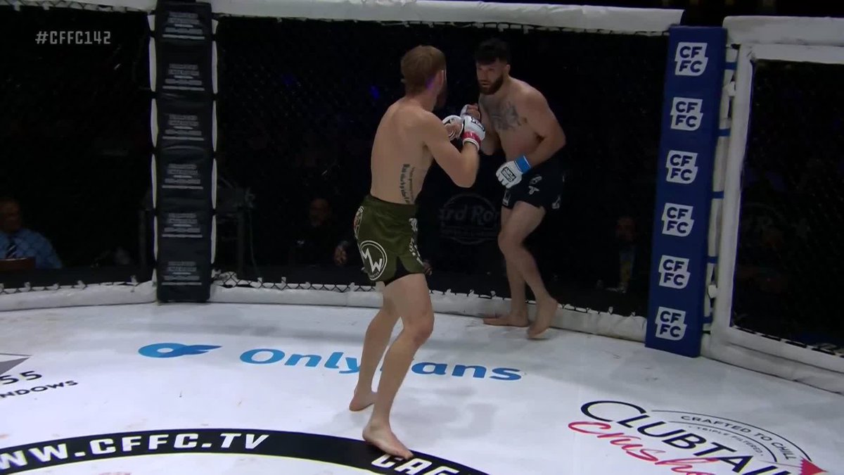 That left hook is DANGEROUS!!! #CFFC142