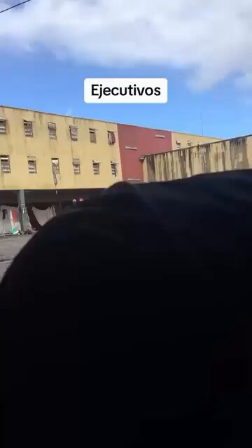 Ejecutivos bancarios haciendo negocios, todo con el gentil auspició de gendarmes mafiosos que los abastecen de celulares por $350.000 cada uno..