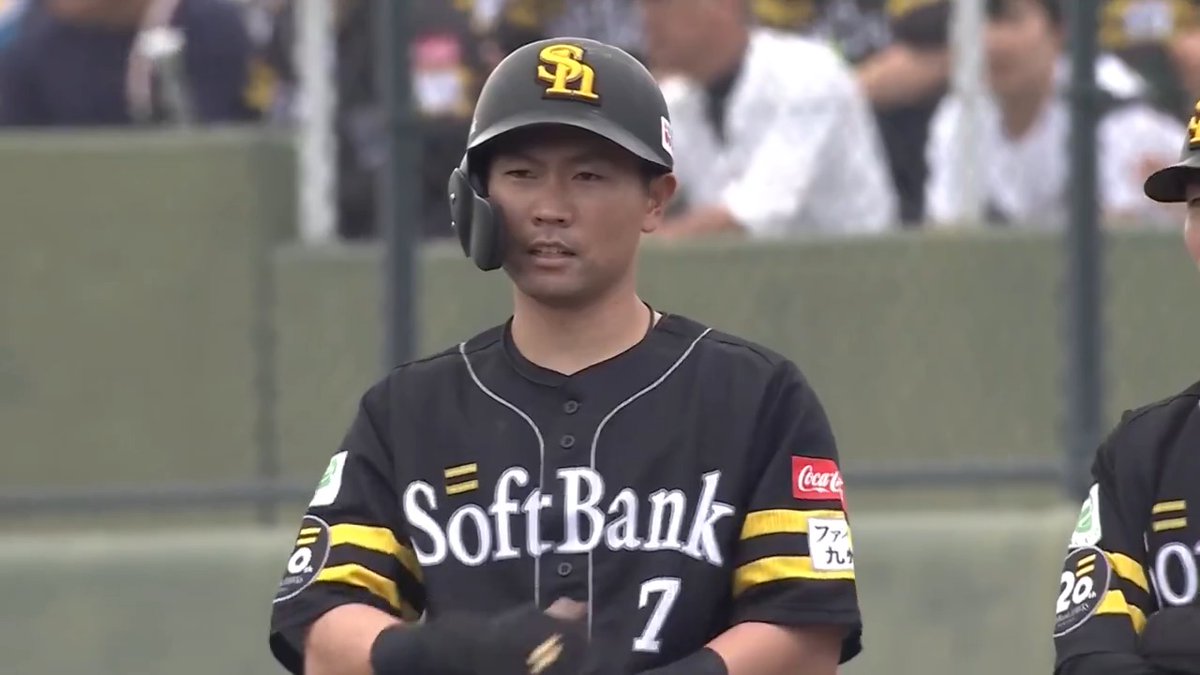 福岡ソフトバンク #中村晃 選手が２点タイムリーヒットを放ちすぐさま同点に追いつく‼️🔥 #sbhawks 👇ライブ配信はこちら