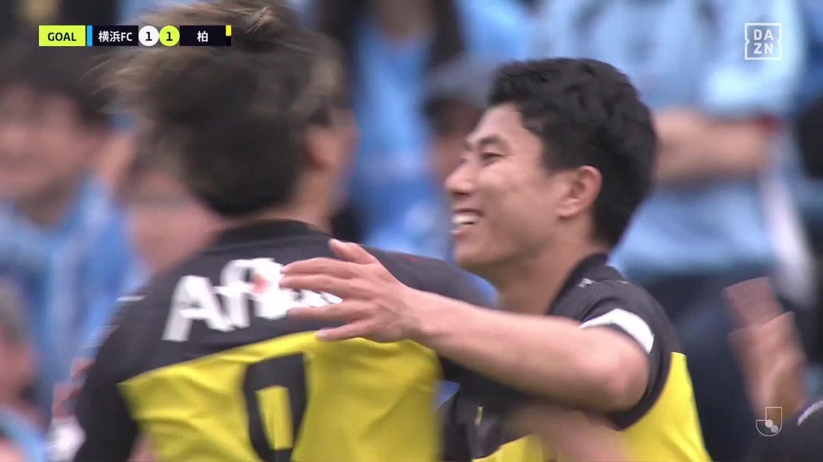 🇯🇵日本代表に選ばれた細谷真大が同点弾を決める！ 左サイドからのクロスボールを #細谷真大 が相手に挟まれても上手く ボールに合わせてボレーで決めた！ 🏆明治安田J1第18節 🆚横浜FC×柏 🆓#DAZN ライブ配信中 #Jみようぜ #Jリーグ #横浜FC柏