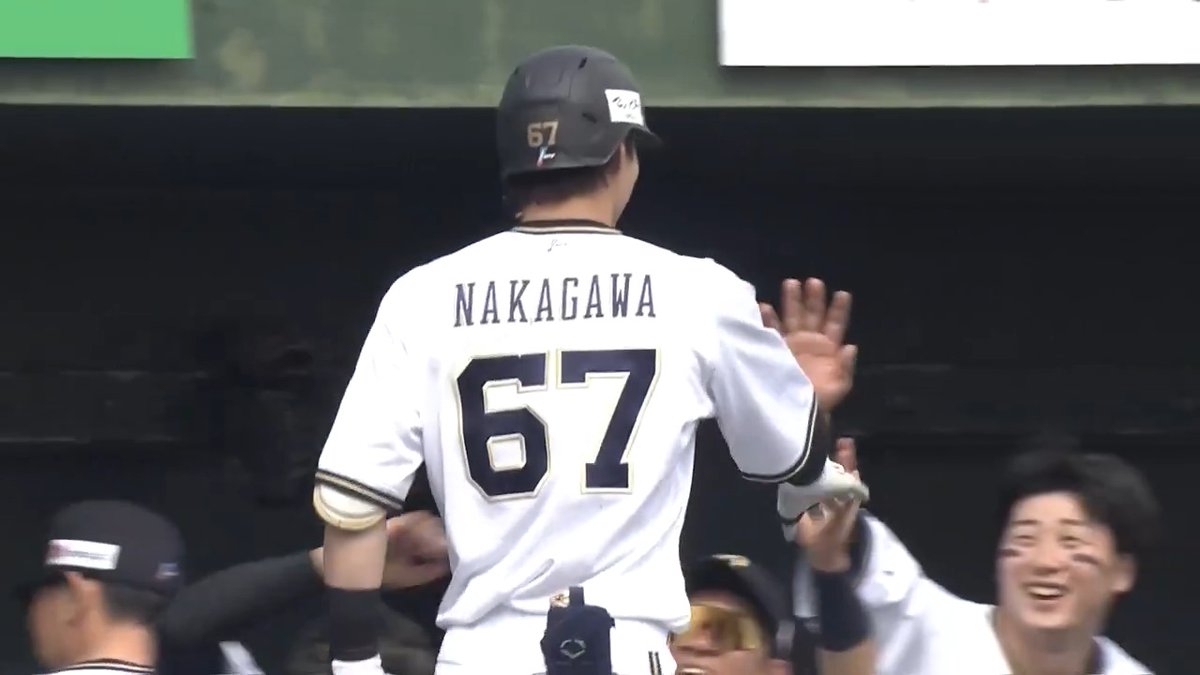 オリックス #杉本裕太郎 選手が満塁のチャンスで2点タイムリー2ベースヒットを放ち、再び同点‼️ 続く #中川圭太 選手の犠牲フライで一気に勝ち越し‼️🔥 #Bs2025 👇ライブ配信はこちら