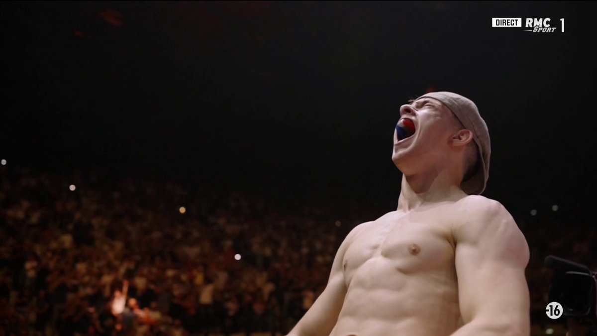 Après avoir gagné son combat de MMA, Paul Dena s’excuse d’être blanc et refuse toute assimilation à "l’extrémisme" car il s’entraîne avec des "gens d’origines différentes" 🙃