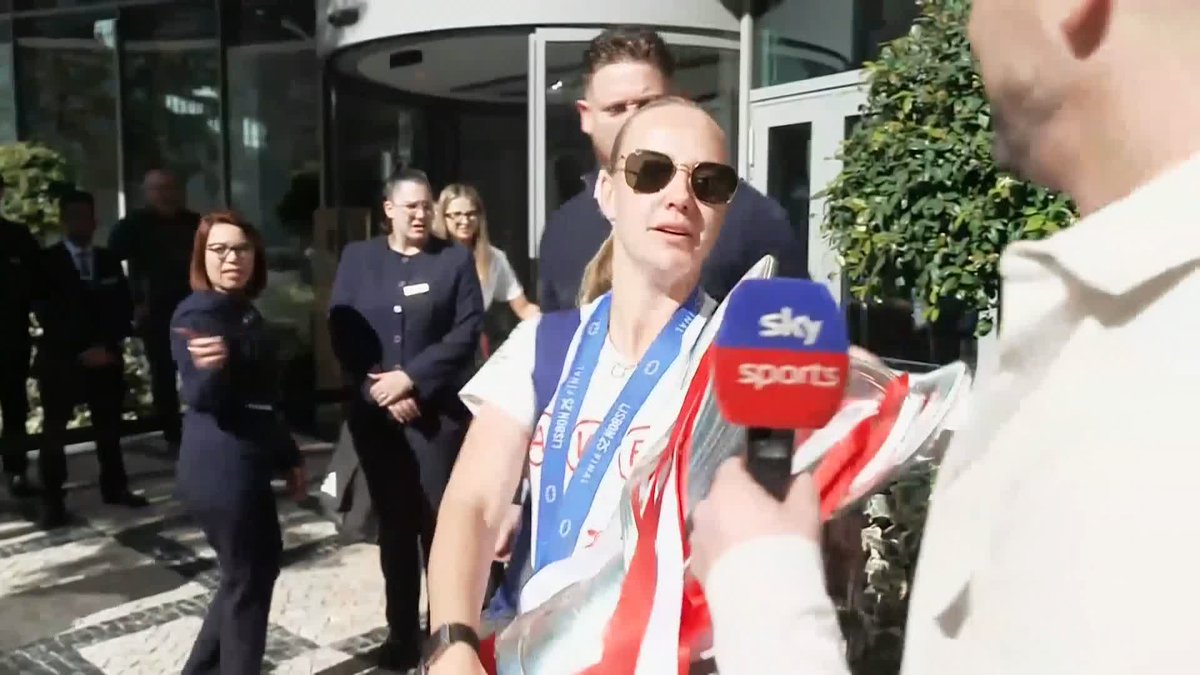 "It's still surreal" 🥹 Beth Mead was delighted to be holding the Champions League trophy 🏆