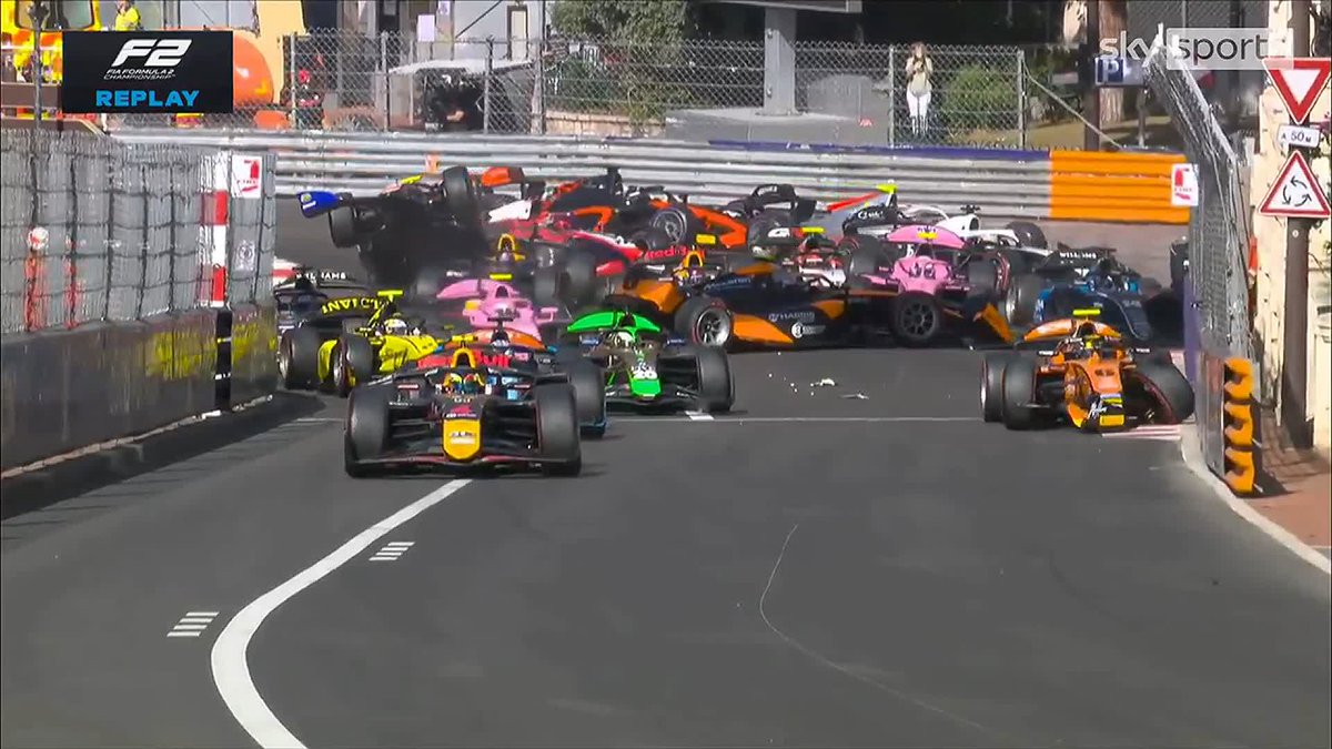 An early red flag was called in the Formula 2 feature race, where a huge 11-car pile-up eliminated championship leader Alex Dunne.