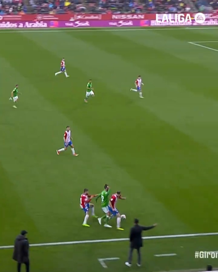 Bu yaz Betis'ten ayrılacakmış, eğer Bernardo falan çözemiyorsak Mertens kontenjanından havada kaparım