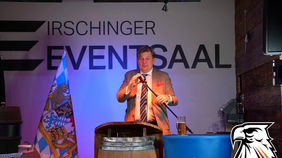 Maximilian Krah (AfD): „Der Kampf um unser Land lohnt sich!“ Der AfD-Bundestagsabgeordnete Dr. Maximilian Krah MdB lässt in Vohberg an der Donau (Oberbayern) keinen Zweifel: Die AfD ist bereit zum politischen Befreiungsschlag für Deutschland! Mit scharfen Worten attackiert er das Establishment und verspricht, die Stimme der Bürger zu sein. Für all jene, die unter der aktuellen Politik leiden, kündigt er einen entschlossenen Einsatz an. Krah macht klar: Die Zeit des Wegschauens ist vorbei – jetzt wird zurückgeholt, was dem Volk gehört!