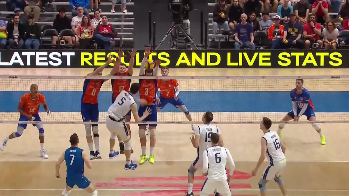 TOP MEN’S #VNL MOMENTS 🔥 From clutch plays to jaw-dropping action — relive some of the best rallies! 💥 📅 #VNL2025 schedule: 📺 Watch LIVE on VBTV: 🎟️ Tickets: 🏐 #BePartOfTheGame #Volleyball
