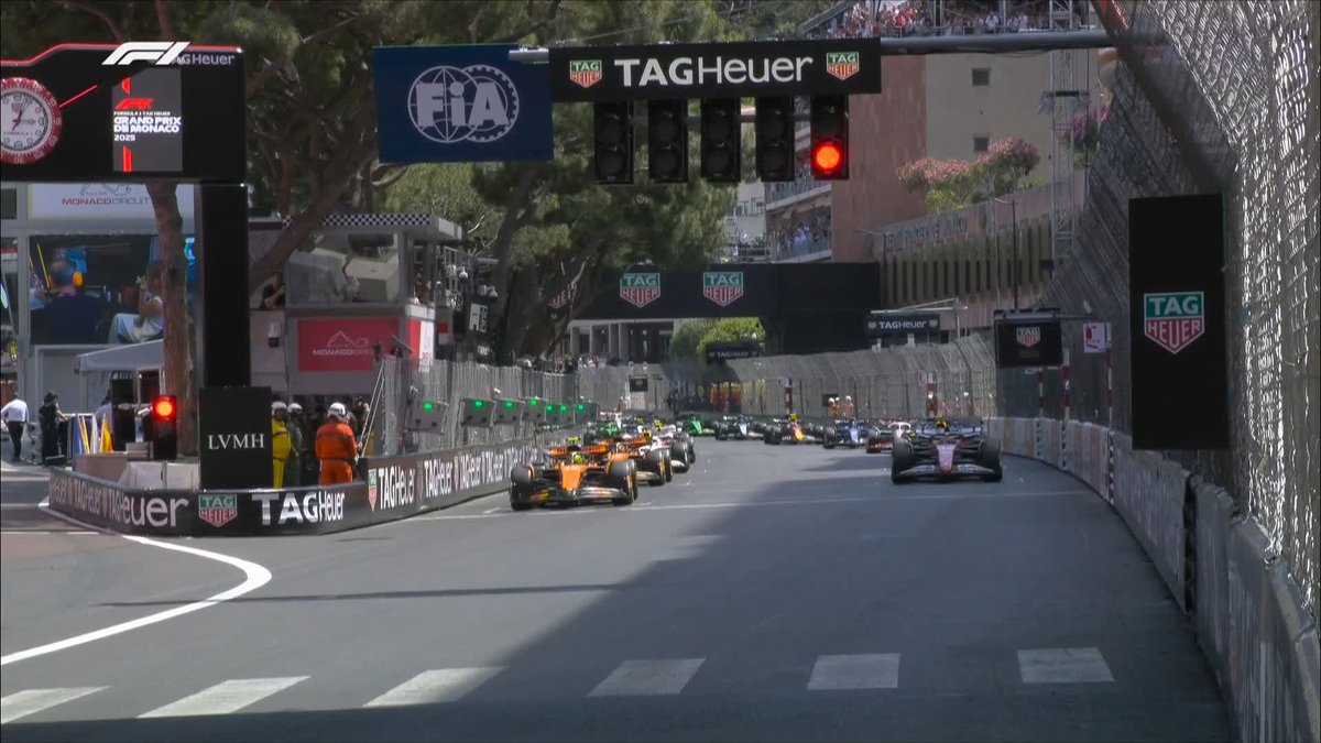 LIGHTS OUT AND AWAY WE GO! 🚦🟢 Lando Norris holds his lead, while Gabriel Bortoleto finds the barriers at Portier! 🏎️