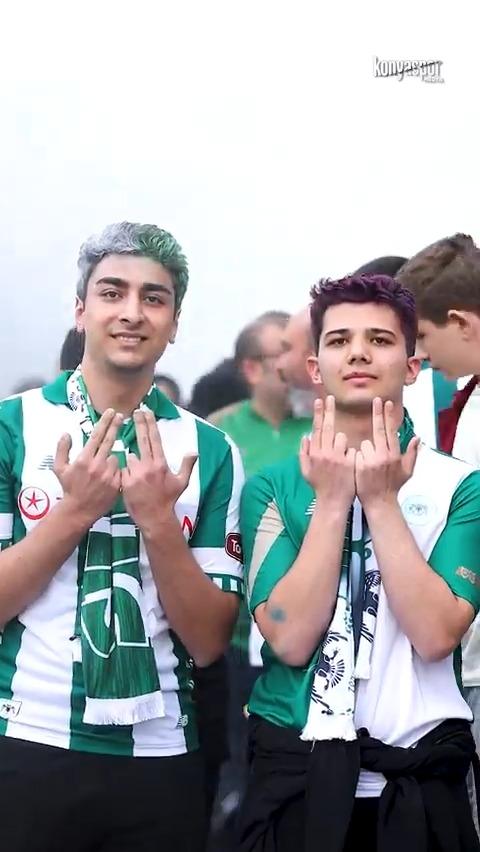 Sezonun son iç saha maçında evimizdeyiz! 😎 Stadyum kapıları saat 17.00 itibarıyla taraftarımıza açılacaktır. #Konyaspor 💚🤍 #KNYvALY