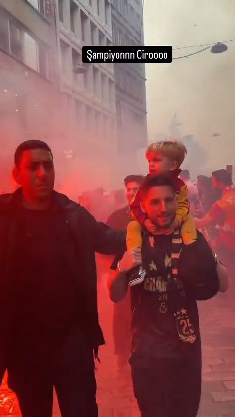 Ciro Mertens'e ilgi yoğun 😍