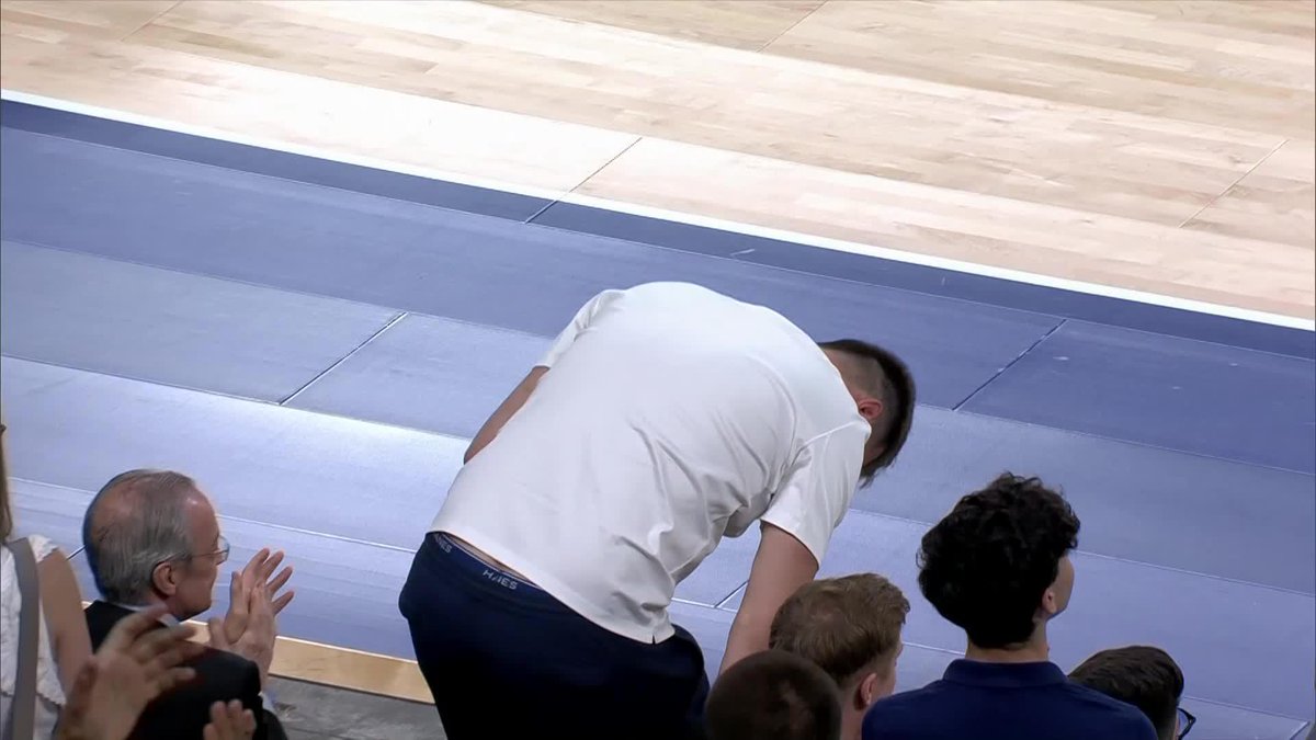 👏 ¡Todo el Movistar Arena se pone en pie para saludar a Luka Doncic! 📺 Movistar Plus+ | Real Madrid Basket #LigaEndesa | #ConectaConTuPasion
