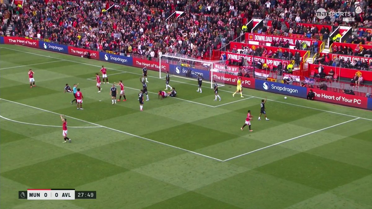 Off the post from Dalot 🤯 A goalmouth scramble for Utd, and after great skill from Maguire, Dalot's effort cannons back off the post 💥 📺 TNT Sports &amp; discovery+ UK