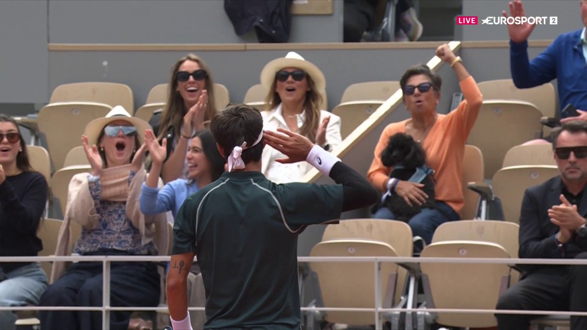 MUSETTI SHOW SULLO CHATRIER 🤩🎾🇮🇹 Lorenzo infiamma il pubblico con un lungolinea vincente da capogiro! #Tennis #ATP #RolandGarros #Musetti #Hanfmann