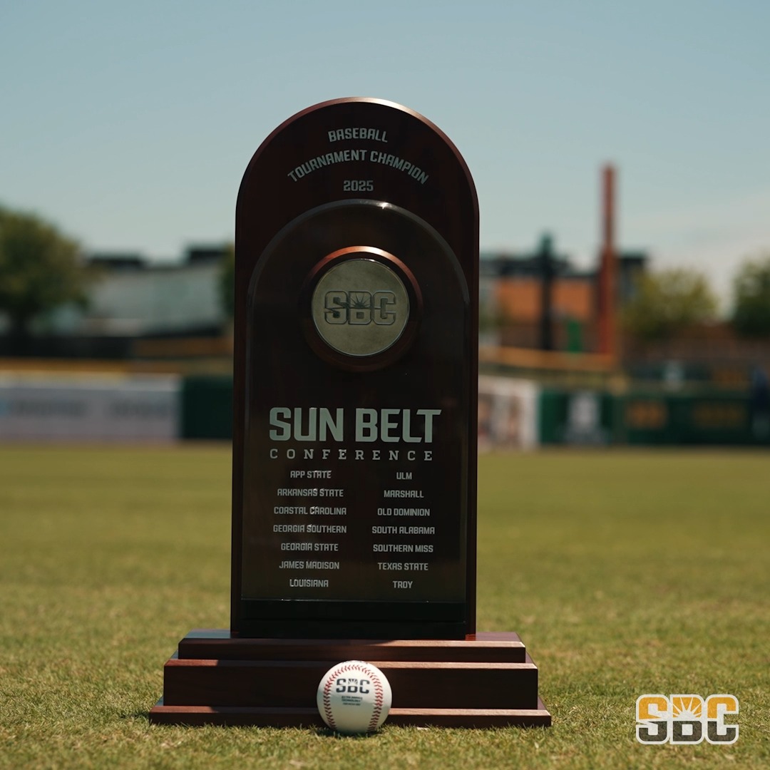 𝗢𝗡𝗘 𝗚𝗔𝗠𝗘. 𝗪𝗜𝗡𝗡𝗘𝗥 𝗧𝗔𝗞𝗘 𝗔𝗟𝗟. The biggest game in the country, the two hottest teams in America. Southern Miss Baseball & Coastal Carolina Baseball for the #SunBeltBSB Championship. ☀️⚾️