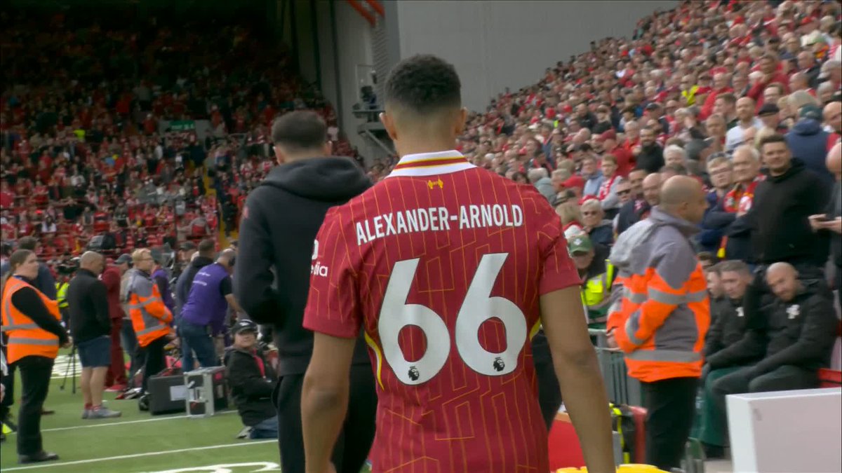 Trent Alexander-Arnold comes on for his final game for Liverpool 🔴