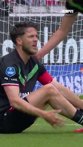 Sem Steijn maakt uit een strafschop de 0-1! Terechte penalty voor FC Twente? 🤨 #aztwe