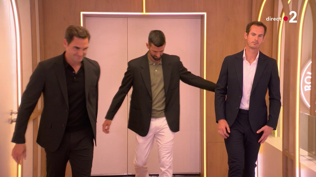 🎾 #RolandGarros | 💫 LE BIG FOUR AU COMPLET 💫 Andy Murray, Novak Djokovic et Roger Federer entrent sur le court central pour rendre hommage à Rafael Nadal 🤩 📺 Suivez le direct :