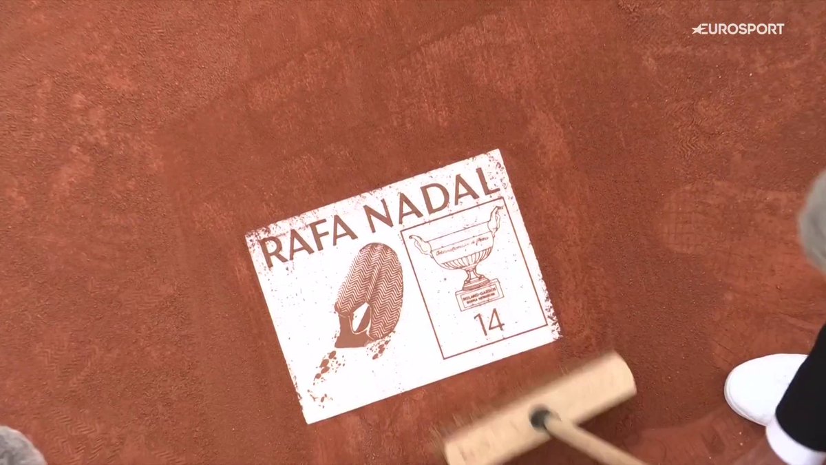 NADAL PER SEMPRE 👣1️⃣4️⃣🏆🇫🇷 Un omaggio incredibile per il quattordici volte vincitore del Roland Garros 🤩🥹 #Tennis #ATP #RolandGarros #Nadal