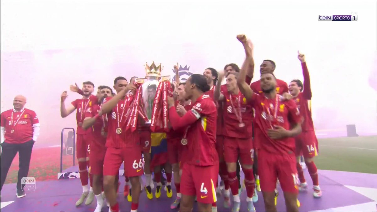 ليفربول يرفع لقب الدوري الإنجليزي 🏆 فرحة عارمة في أنفيلد مع احتفالات رجال آرني سلوت بالتتويج المستحق! 🎉🔥 #ليفربول #الدوري_الإنجليزي