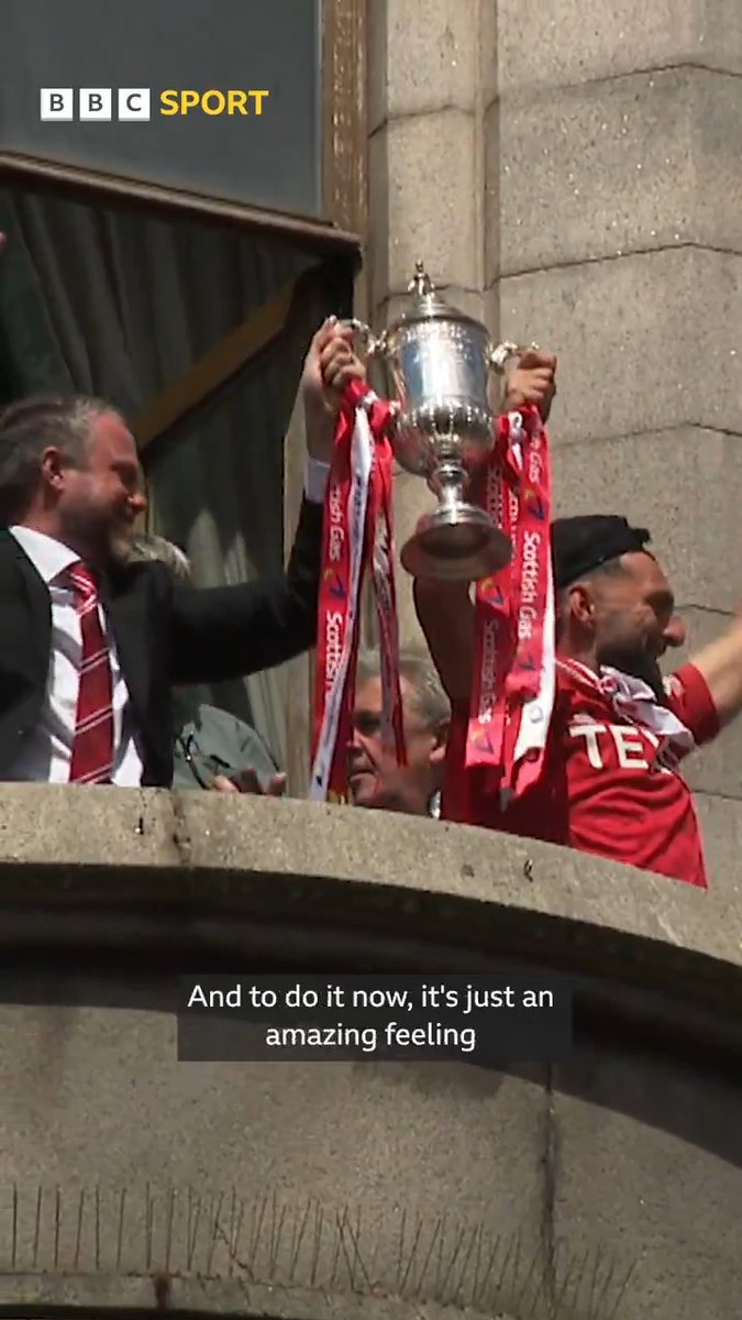 'I didn't know we had this many people!' 😅 What a day for Aberdeen fans! 🚌🏆🥳 #BBCFootball #ScottishCup