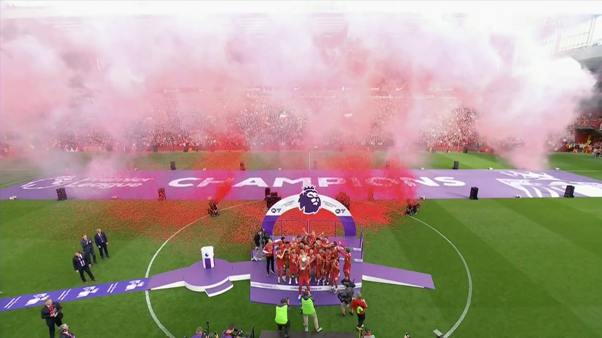 🏆 CHAMPIONES, CHAMPIONES, OLE OLE OLE 🏆 Virgil van Dijk lifts the Premier League trophy for Liverpool after an incredible season 🔥