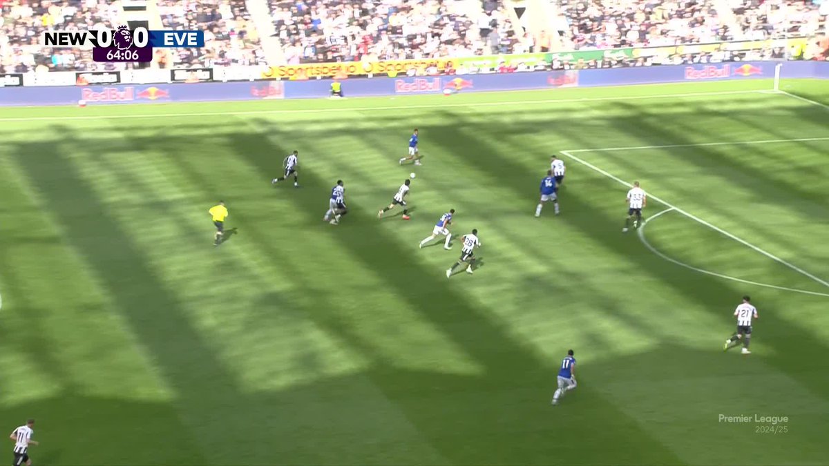 ¡Newcastle 0-1 Everton! 😱 El gol de Carlos Alcaraz dejaría al Newcastle fuera de la Champions League la próxima temporada...🤯🤯 #PremierLeagueDAZN 🏴󠁧󠁢󠁥󠁮󠁧󠁿