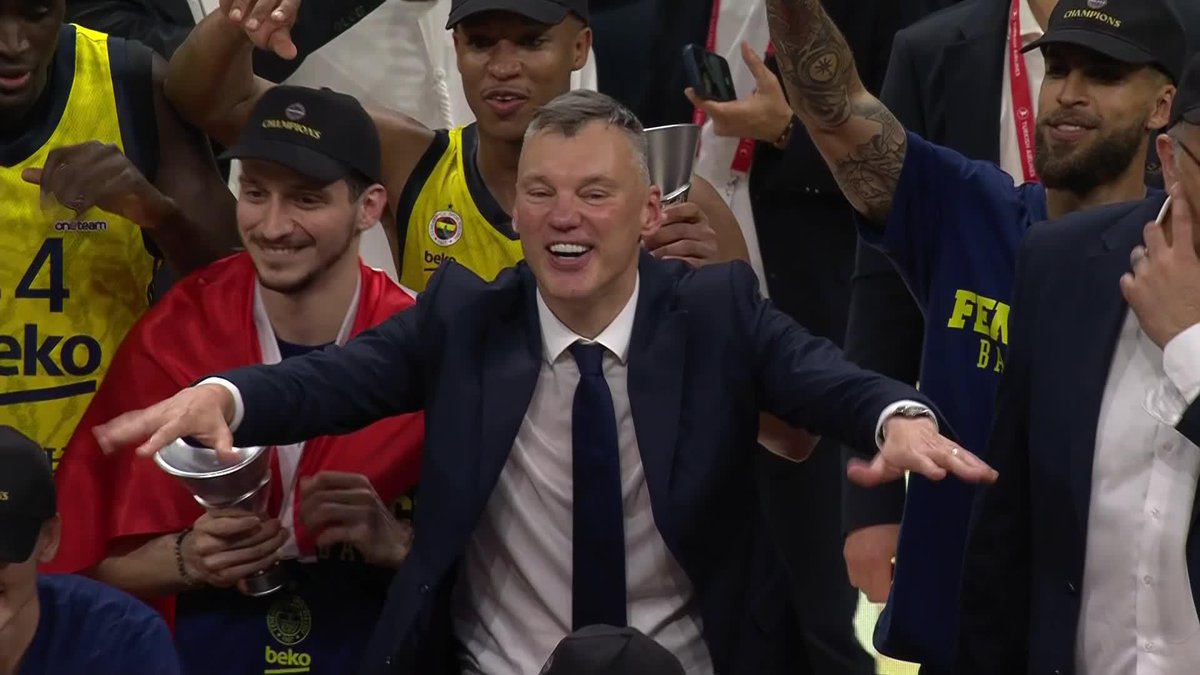 KUPA, ŞAMPİYONUN ELLERİNDE! 🏆 Fenerbahçe Beko 🟡🔵