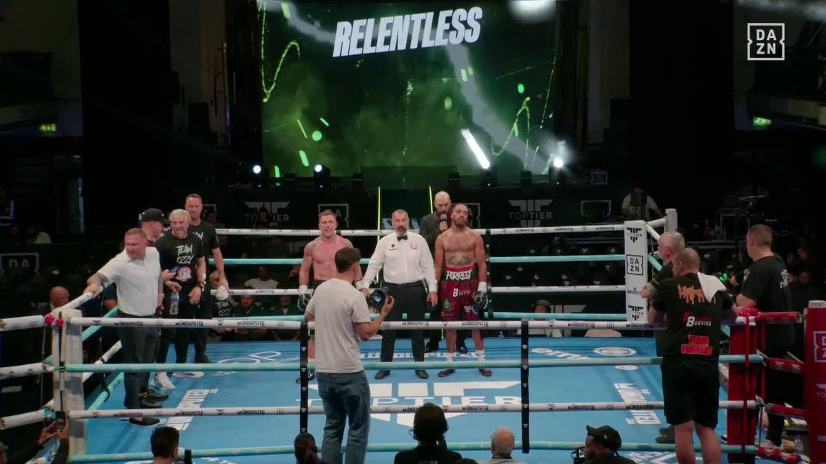 James Osborne defeats Liam Forrest via a points victory! 💪 #OsborneForrest