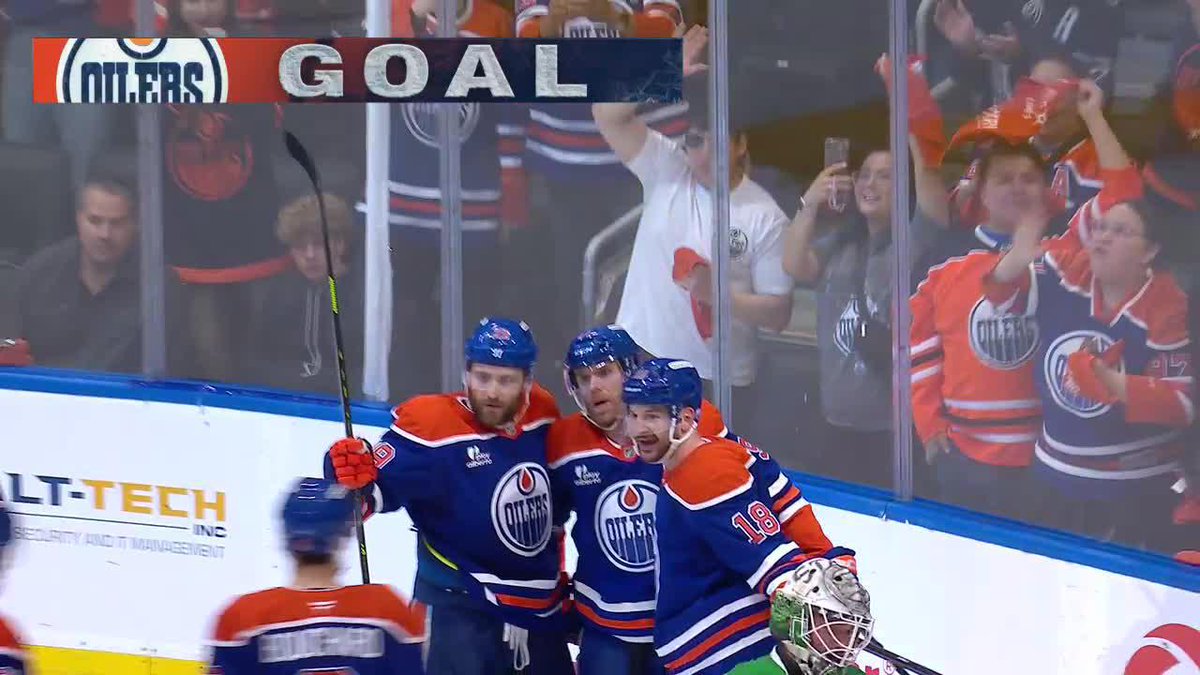 MCHATTYWATCH!! Connor McDavid extends the Oilers lead with 18 seconds left in the second 🔥