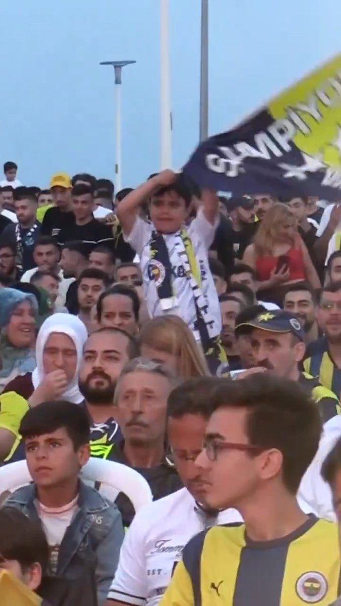 🇹🇷 Memleketimizin her sokağında aynı coşku, her kalpte aynı gurur: Avrupa Şampiyonu Fenerbahçe Beko!