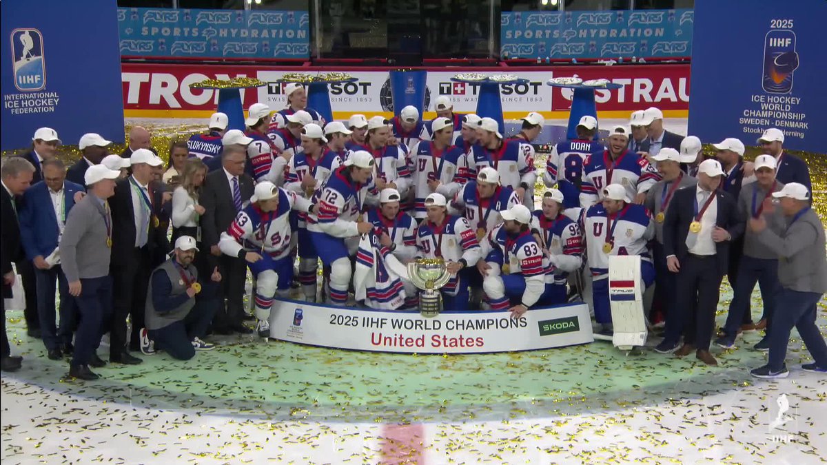 The gangs all here!!! 🇺🇸📸 #MensWorlds #IIHF USA Hockey