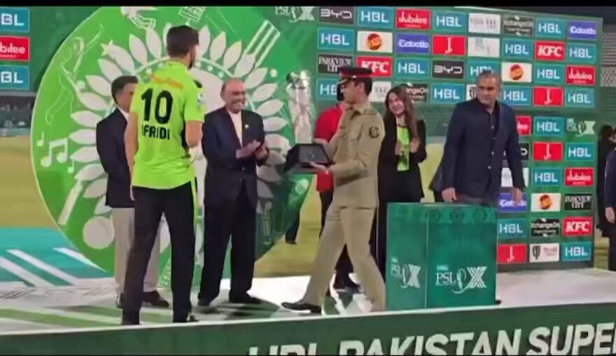 یوتھیے لاھور قلندر کی جیت اس لیے نہیں مان رھے کیونکہ شاھین آفریدی شاھد آفریدی کا داماد ھے ھن دسو بندہ کی کرے ایتھے