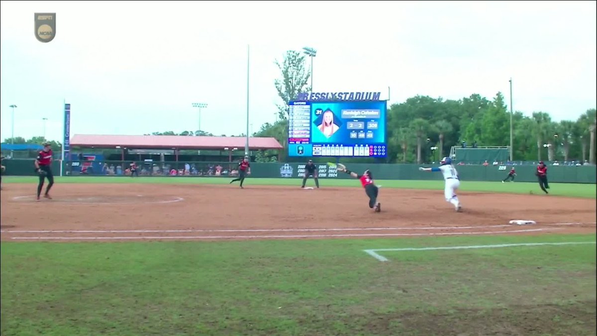 DIVING FOR IT #RoadToWCWS x 🎥 ESPNU / Georgia Softball