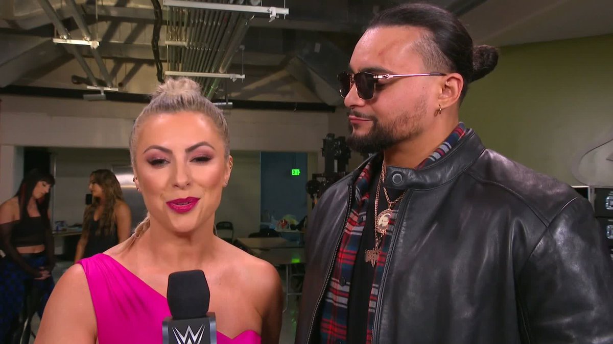 .Mike SANTANA🇵🇷 is here to keep a close eye on the TNA Wrestling Championship Match! But also got a nice little introduction to No Quarter Catch Crew... 👀 #WWEBattleground