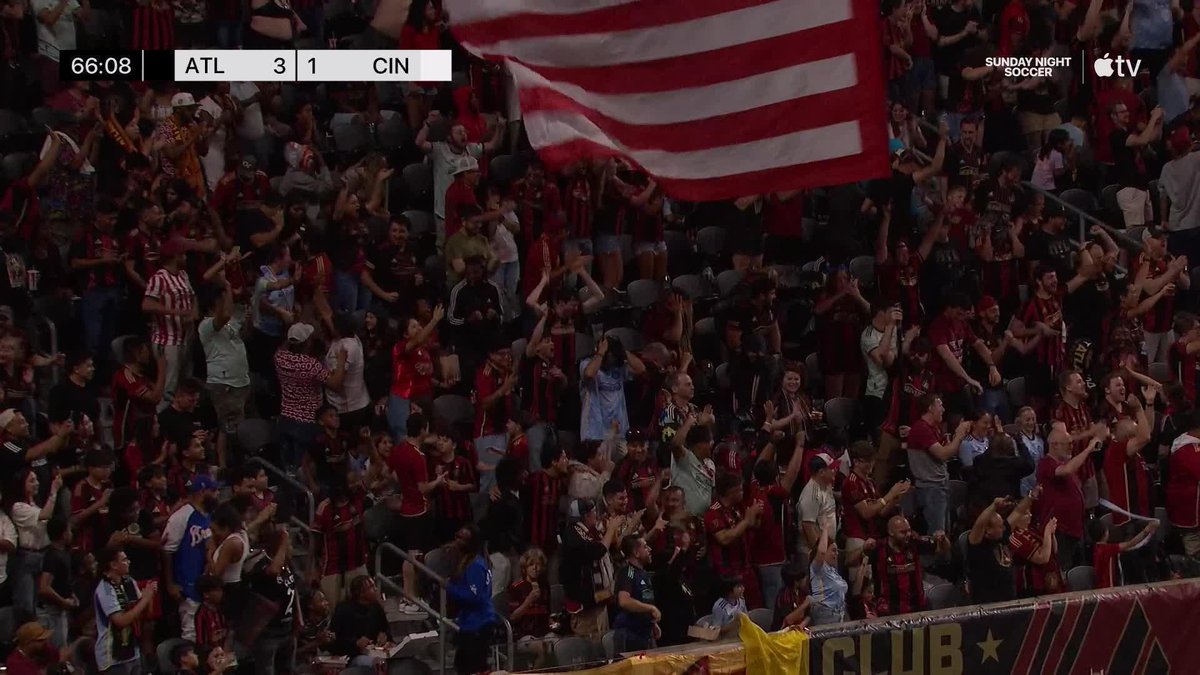 Atlanta is LOUD. 📶 Bartosz Slisz makes it 3-1.