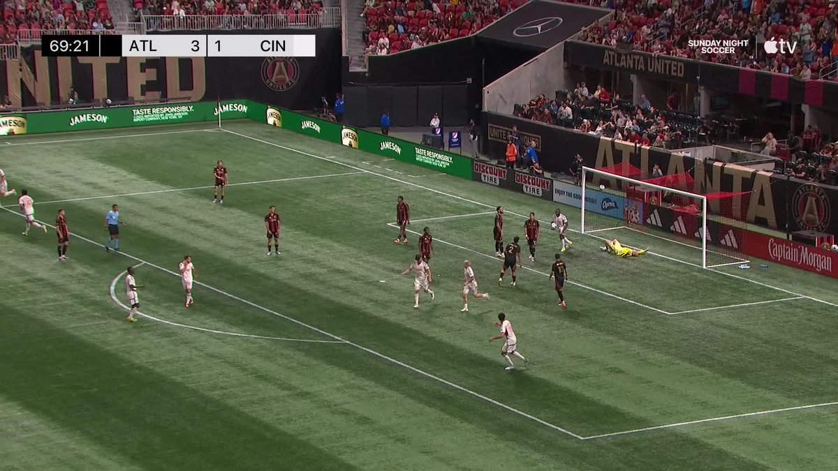 This game. 🍿 FC Cincinnati makes it 3-2 and it's going to be a fun finish.
