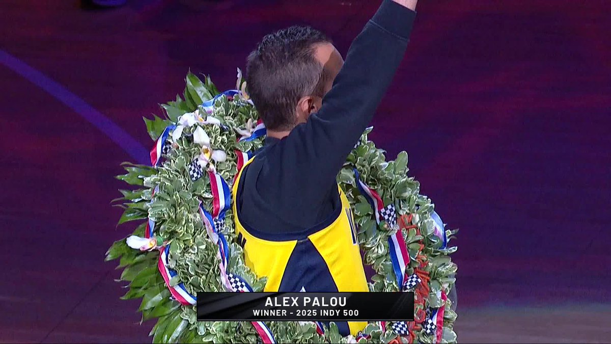 The 109th #Indy500 winner Alex Palou made an appearance at the Fieldhouse for Game 3 🏁🏆