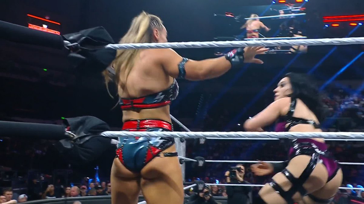 .Stephanie Vaquer was ROLLING, but Jordynne Grace just stopped her in her tracks and gave Booker T. Huffman a cold stare... 😲 #WWEBattleground