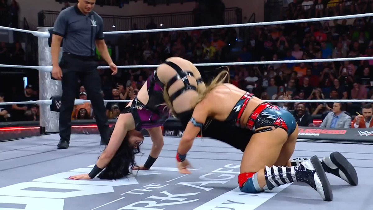 The Devil's Kiss has come to Tampa! Stephanie Vaquer is on cruise control 😮‍💨 #WWEBattleground
